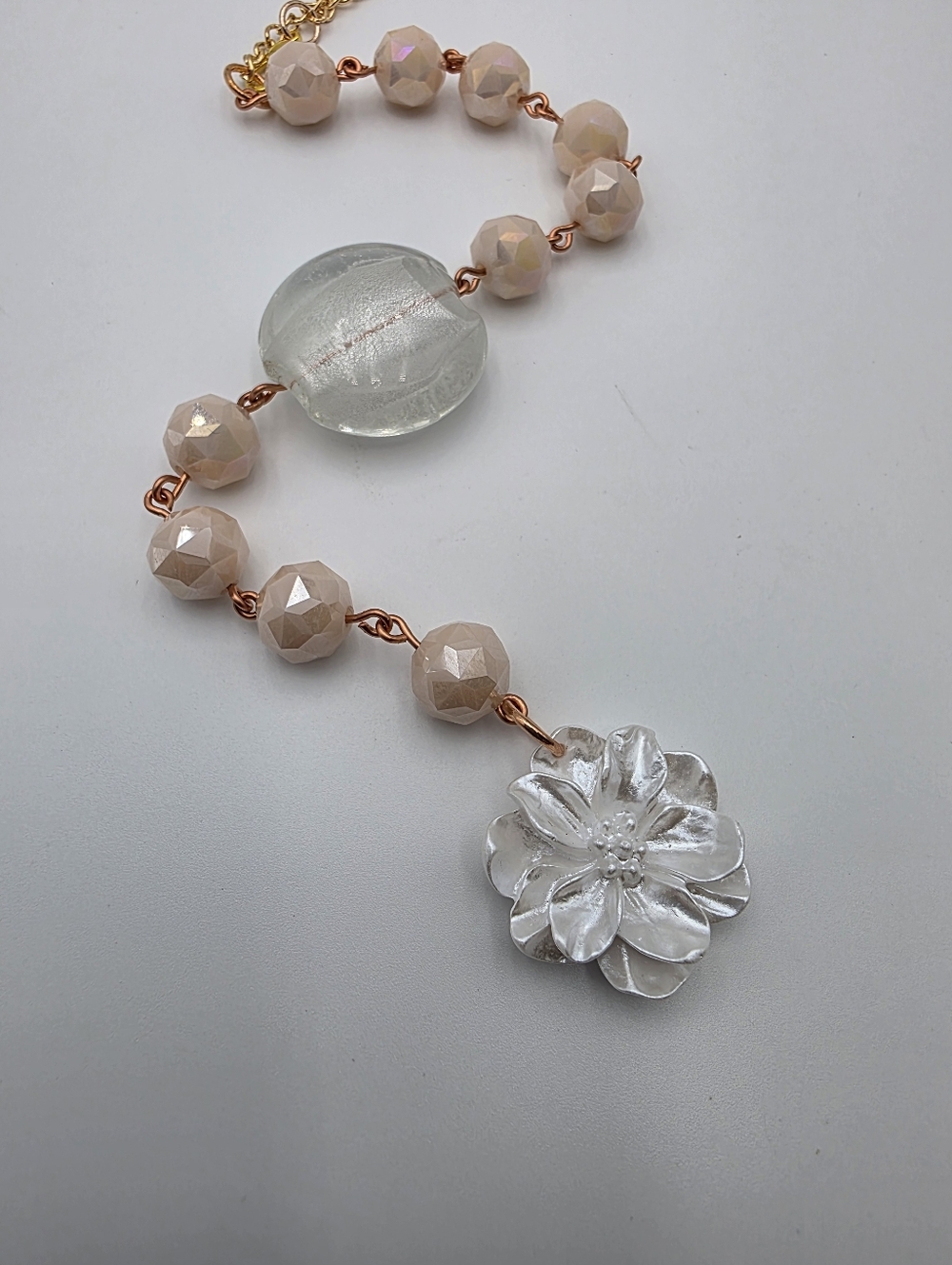 White Flower Car Charm with Peach Beads – Handmade Elegant Rearview Mirror Acces - Picture 4 of 5